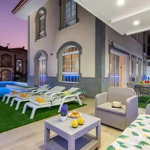 https://villa-marzella-costa-adeje.tenerifehoteles.net